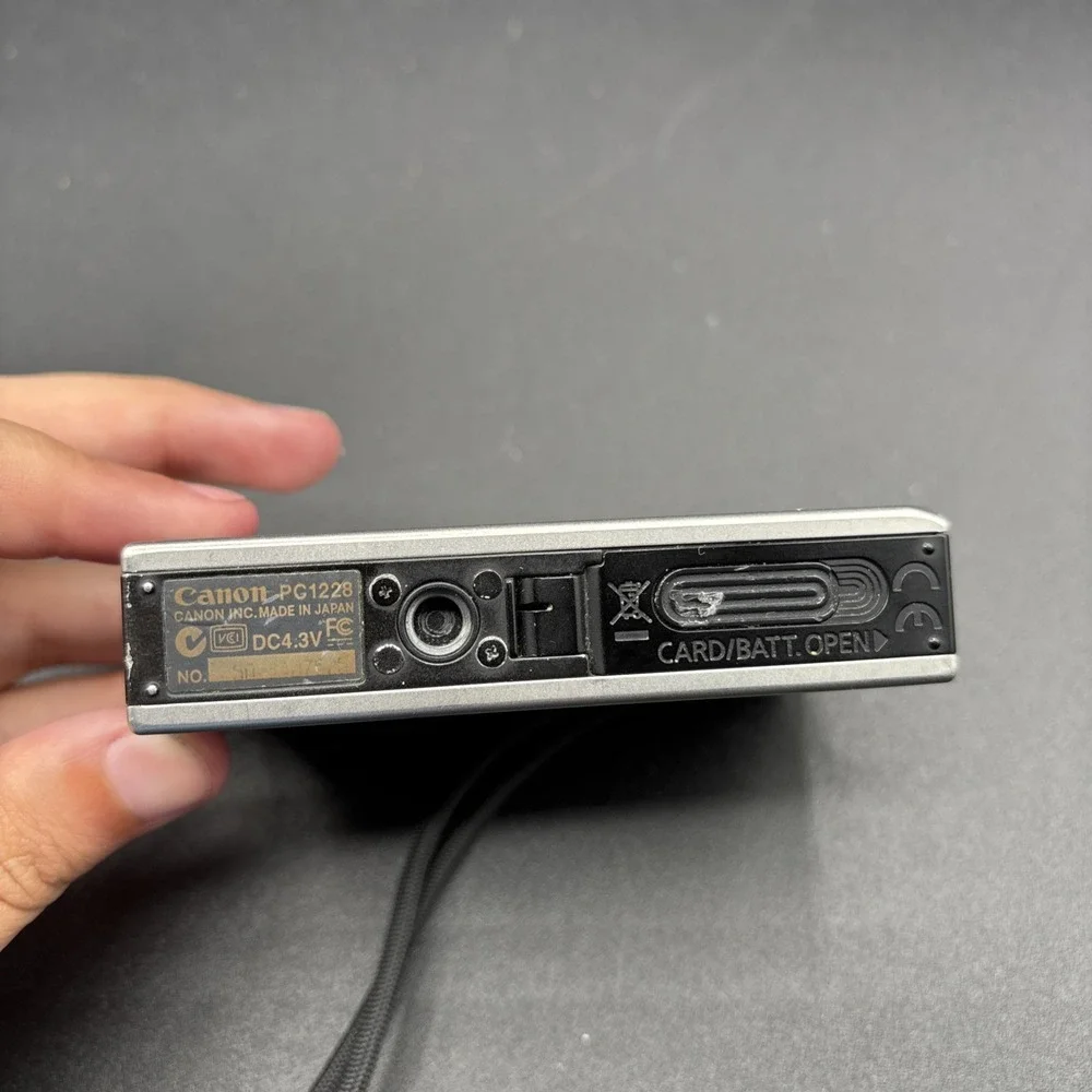 Canon Powershot SD1000 Silver Digital Compact Camera 7.1MP Digicam TESTED